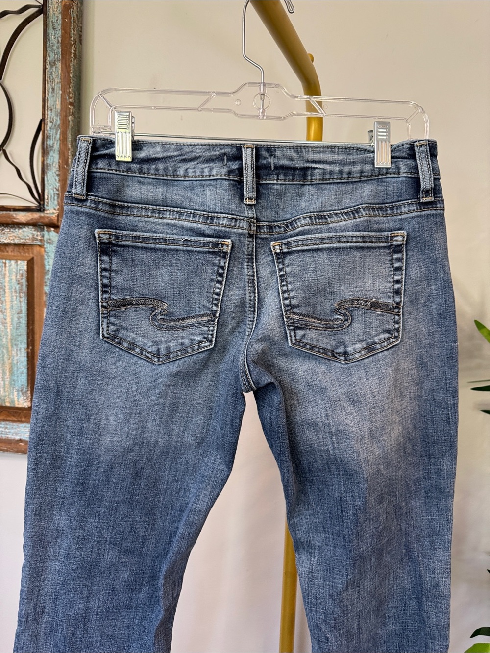 Silver Jeans Tuesday Straight low rise Jeans in Faded Blue EUC 29